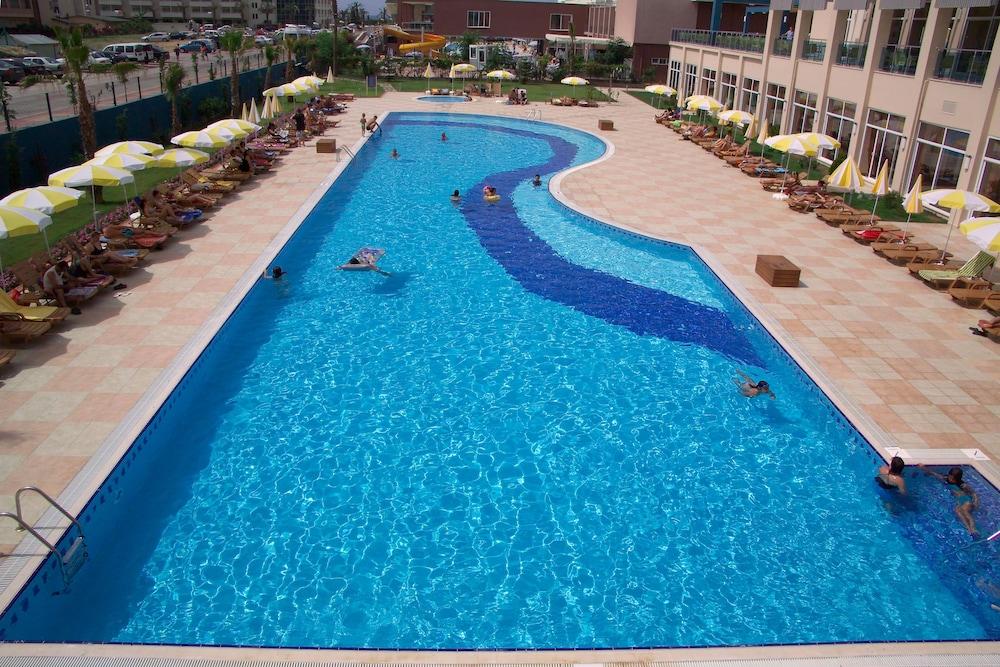 Titan Select Hotel Konaklı Exteriör bild