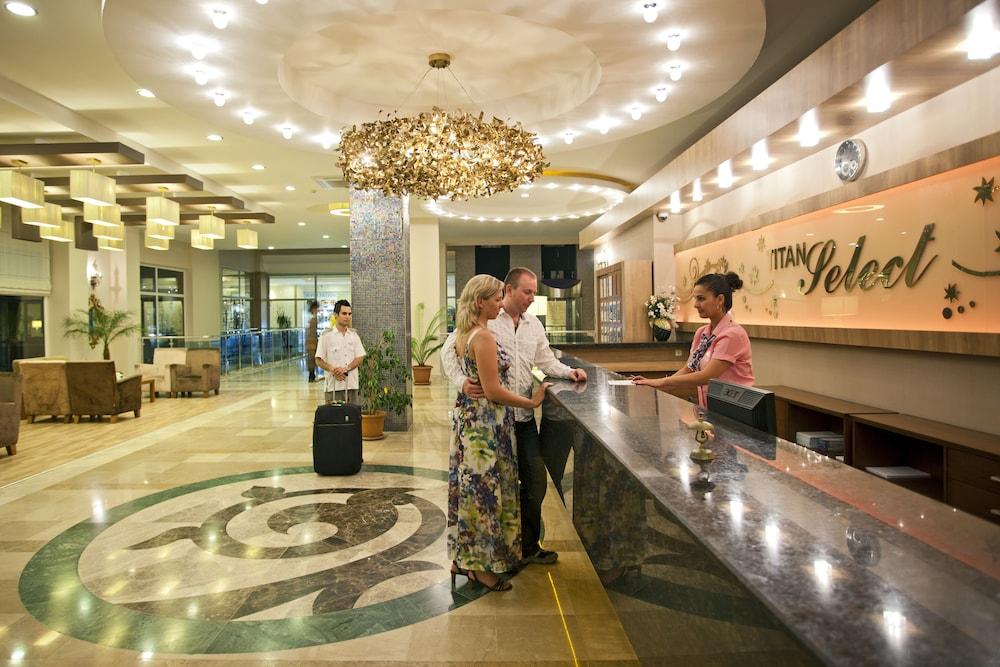 Titan Select Hotel Konaklı Exteriör bild